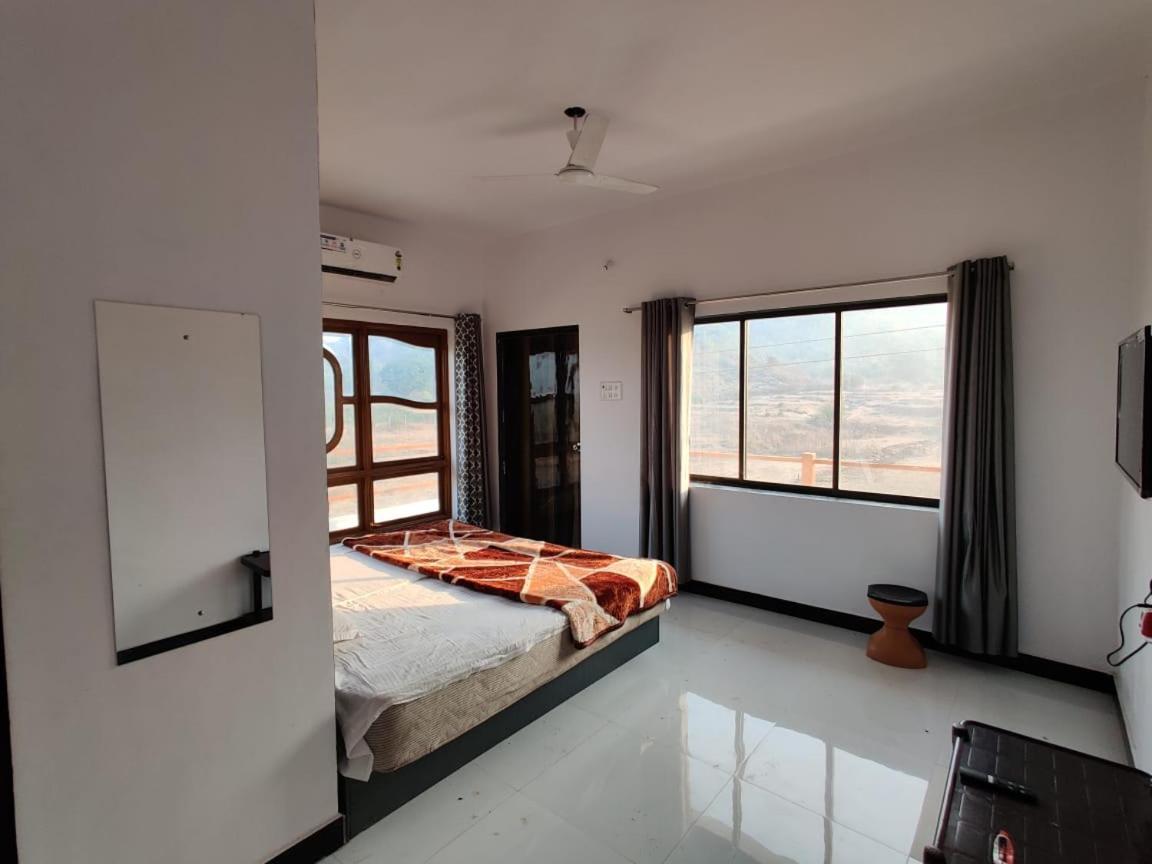 Hôtel Sunshine Sea View à Alībāg Extérieur photo